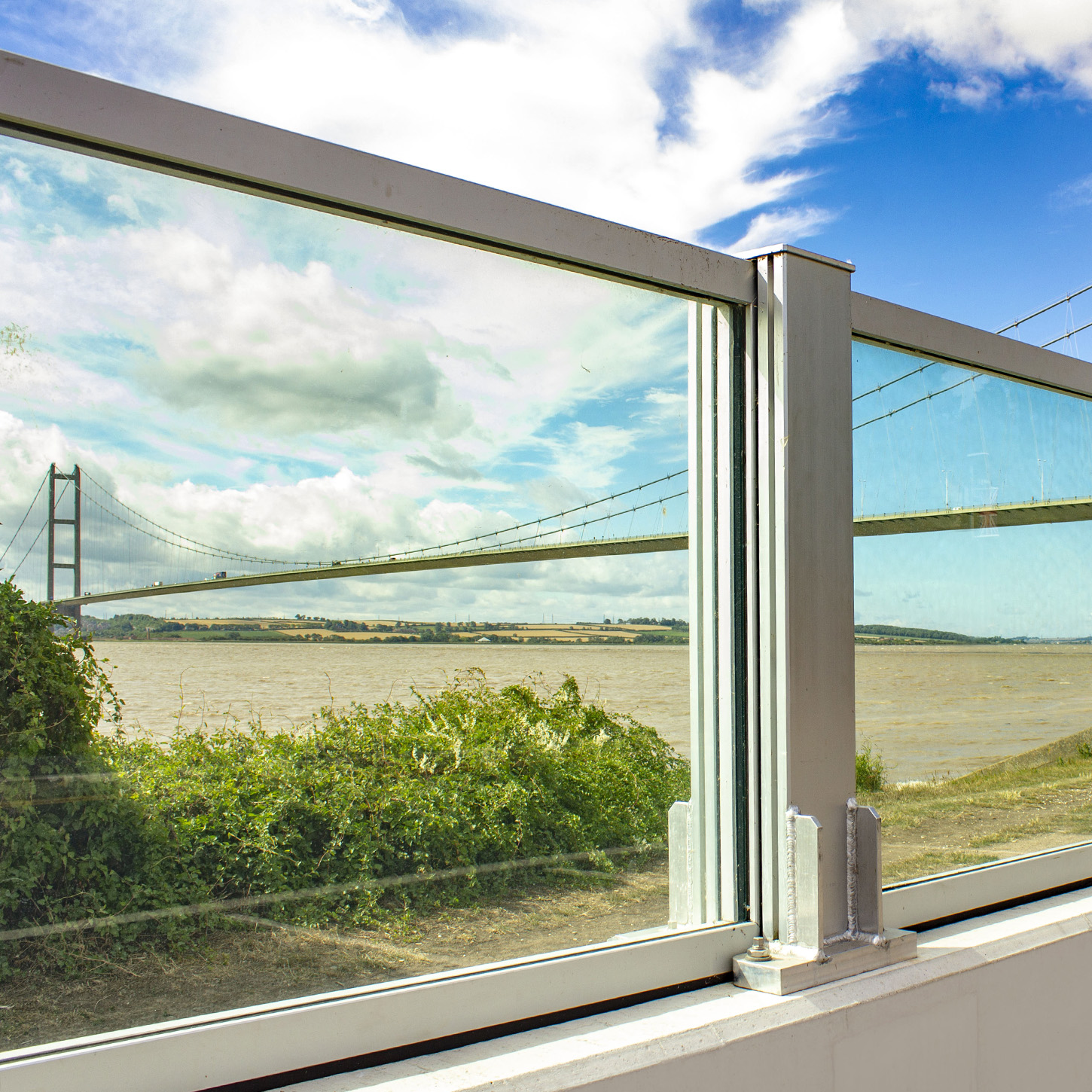 Hessle foreshore Glass flood wall