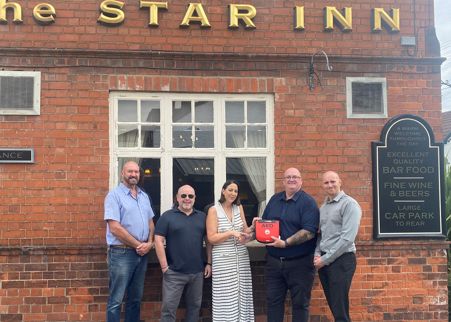L-R Cllr Gary McMaster, Willerby and Kirk Ella Ward, Richard McKinnon, Hayley Waller, Landlady of The Star Inn, James Stevenson, Senior Project Manager, (GRAHAM) and Dan Cawthra, Head of Stakeholder & Community Engagement, (GRAHAM) with the defibrillator to be located at the pub in Willerby