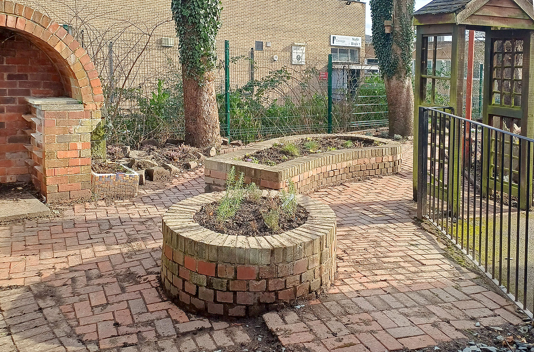 Chesterfield college sensory garden