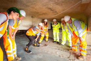 Confined working areas under Drypool Bridge