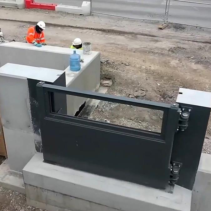 Hessle foreshore flood gate