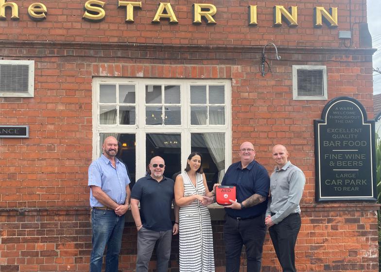 L-R Cllr Gary McMaster, Willerby and Kirk Ella Ward, Richard McKinnon, Hayley Waller, Landlady of The Star Inn, James Stevenson, Senior Project Manager, (GRAHAM) and Dan Cawthra, Head of Stakeholder & Community Engagement, (GRAHAM) with the defibrillator to be located at the pub in Willerby