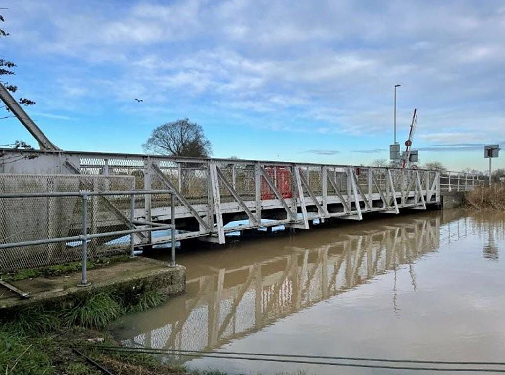 Weel Bridge angle from west bank