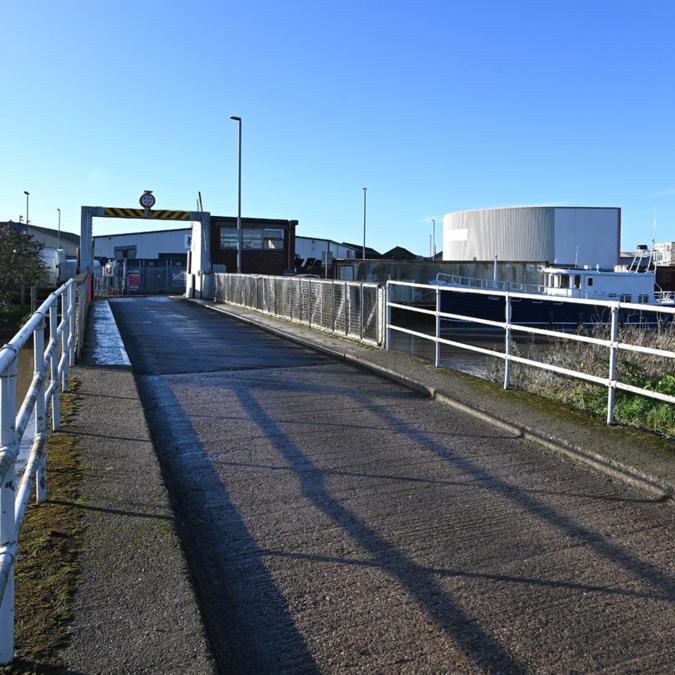 Weel Bridge road and Bridge house
